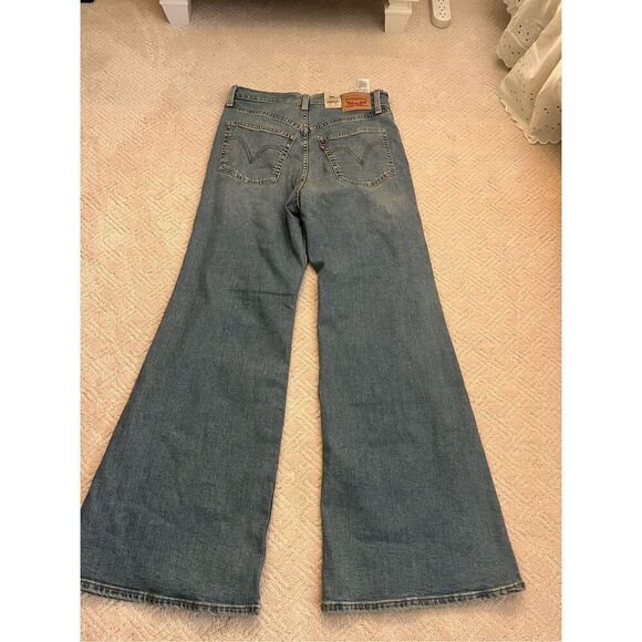 NWT Levi’s Ribcage Bell Jeans - Picture 6 of 8